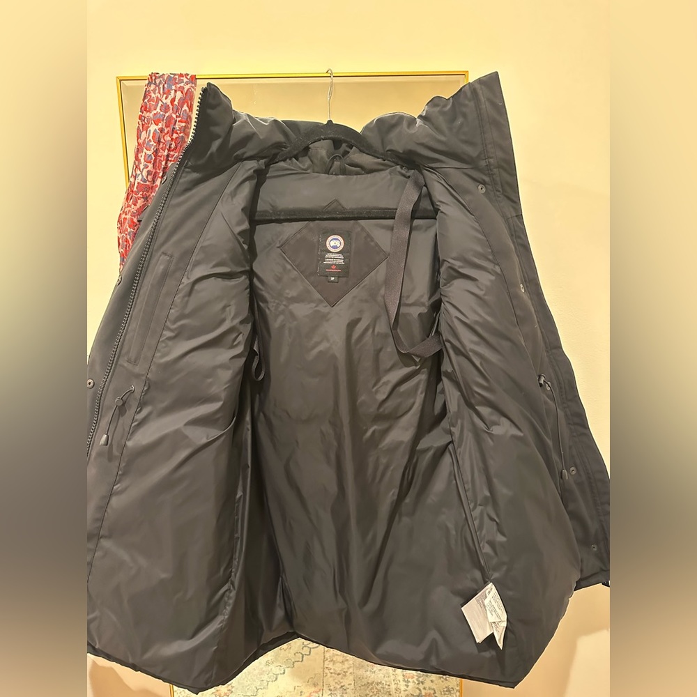 Canada Goose Coat - Picture 7 of 9